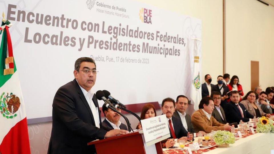 En la reunión participaron Mario Delgado Carrillo; la senadora Citlalli Hernández Mora; el presidente de la Mesa Directiva del Senado de la República, Alejandro Armenta Mier y el presidente de la Junta de Coordinación Política del Congreso de la Unión, Ignacio Mier Velazco.