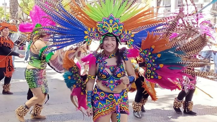 Música, baile y naranjazos; así se vive la muestra del Carnaval en Pachuca | FOTOS