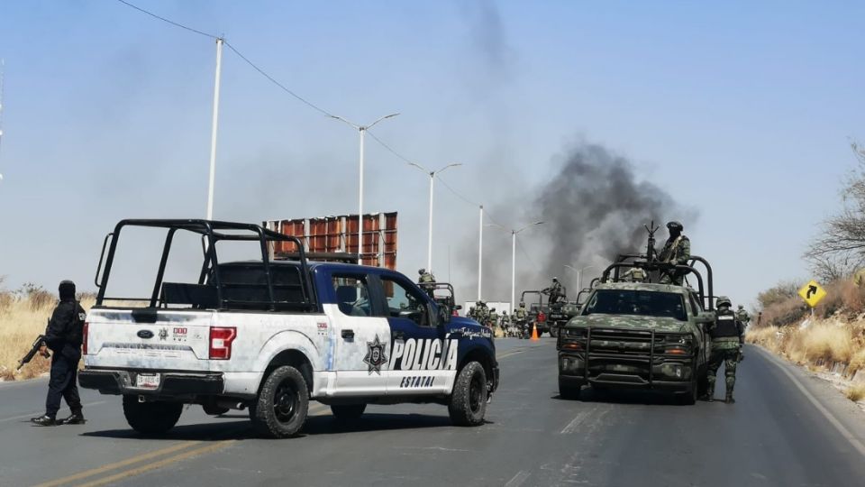 Un grupo de civiles armados despojaron de sus vehículos a por lo menos siete personas  la tarde de este domingo en la carretera que va a las comunidades de Plateros y de Estación San José, en Fresnillo