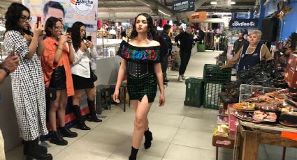Convierten pasillos del Mercado Aldama en glamurosa pasarela