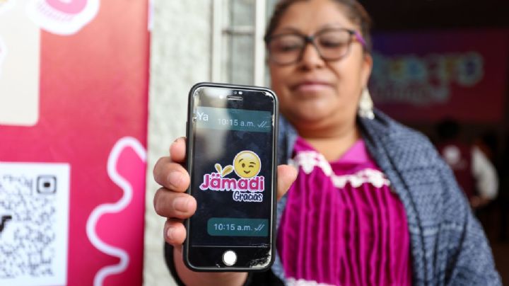 Buscan preservar lengua otomí del Edomex con stickers