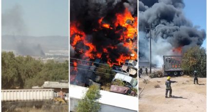 Fuerte incendio consume varios vehículos en un corralón de Mineral de la Reforma | VIDEO