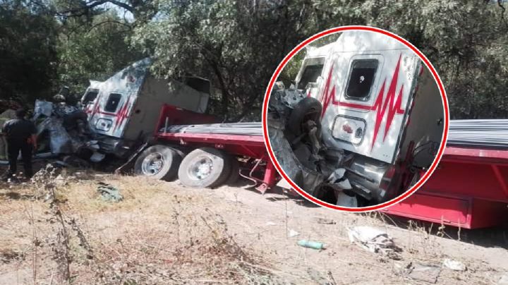 Tráiler sin frenos impacta auto en Atizapán; hay un fallecido y seis lesionados