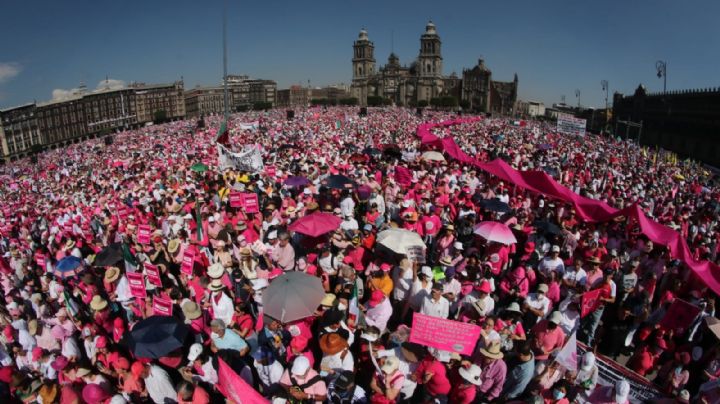 Marcha INE: miles abarrotan Zócalo contra el Plan B de AMLO