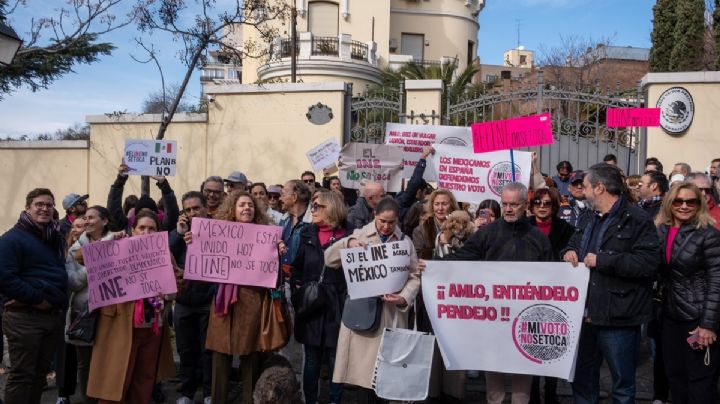 Mexicanos en defensa del INE protestaron desde el extranjero