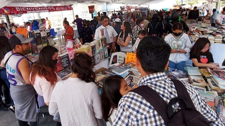 Hoy domingo, venta de libros desde 50 pesos, música y artesanías en el Reloj de Pachuca