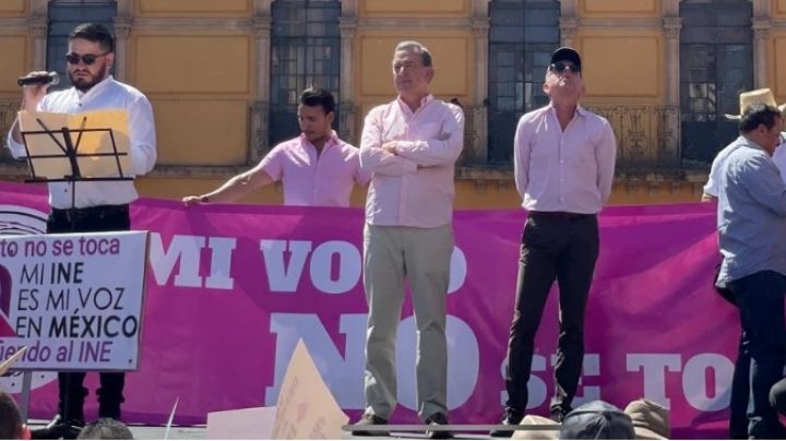 Hugo Villalobos  pide defender la democracia
