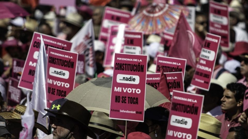 No fue necesario esperar hasta las 11:00 horas. A las 10 de la mañana, el Zócalo capitalino estaba a su máxima capacidad, como en los años dorados del PRD con Cuauhtémoc Cárdenas en la defensa de la izquierda