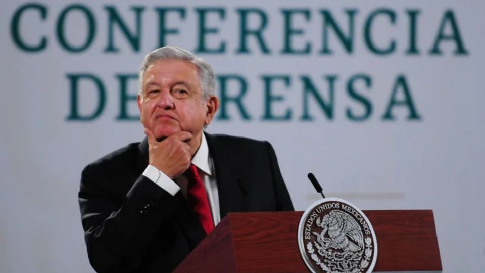 AMLO se lanza contra conservadores y la marcha pro INE