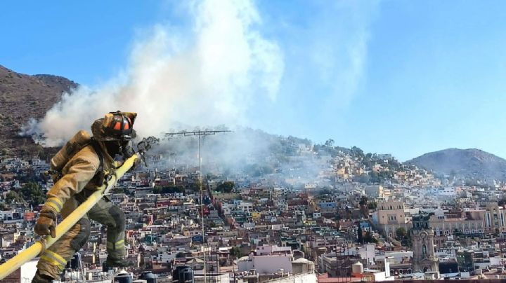 Se quema cerro en Pachuca; humo es visible en varios puntos de la ciudad | FOTOS
