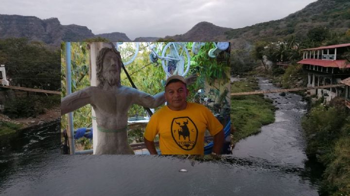 Martín esculpe Cristo para turistas y ahogados en río de Jalcomulco