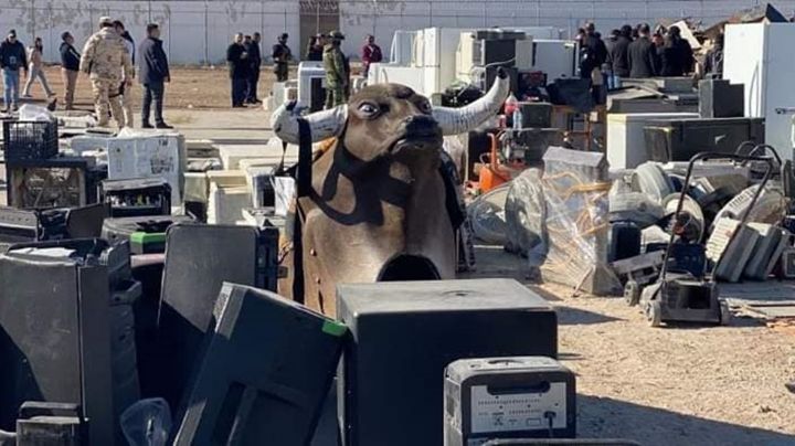 Pantallas, hornos, bocinas y… un toro mecánico, los lujos en penal de Juárez