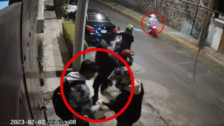 VIDEO: cinco sujetos en dos motos asaltan a joven en calles de Tlalpan