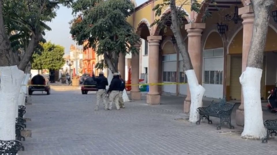 Los negocios ubicados en el centro de Tarimoro no abrieron por la balacera registrada la mañana de este miércoles.