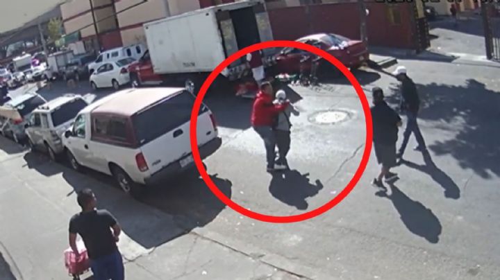VIDEO: Chineros asaltan a joven en plena luz del día en La Merced