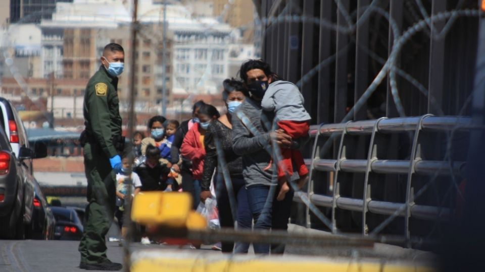 La capacidad de enviar rápidamente a los deportados no mexicanos a través de la frontera se debe a la incapacidad de EU para devolver a los migrantes a sus países de origen