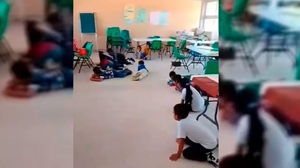 Alumnos de una escuela primaria en Cintalapa, Chiapas, vivieron momentos de terror cuando en las afueras de su salón de clases se desarrollaba intercambio de disparos