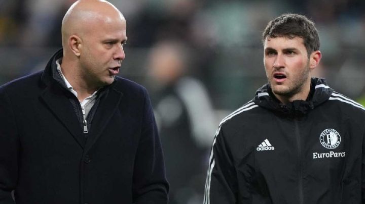 ¿Cuántos partidos estará fuera Santiago Giménez tras la lesión que sufrió?