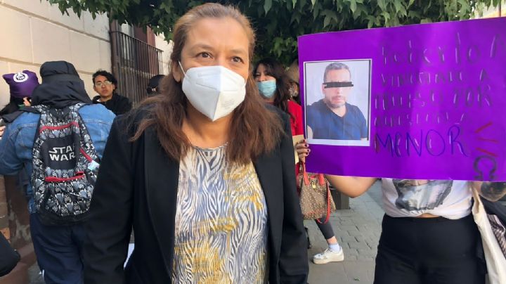 Pide justicia para ella y su hija; su agresor es protegido por autoridades en Edomex, acusa