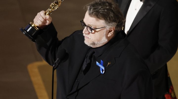 AMLO celebra a Guillermo del Toro por ganar premio Óscar