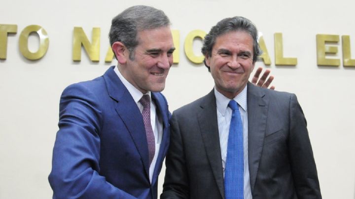 Entre sonrisas y aplausos, así regresó Edmundo Jacobo al INE