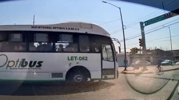 Video: “Oruga” se pasa el rojo y casi atropella a ciclista