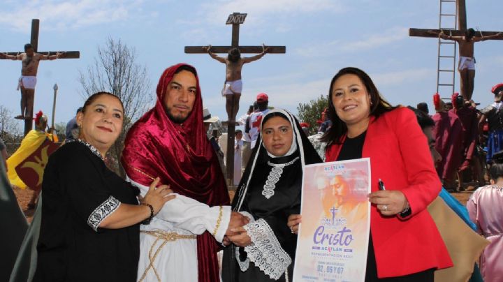 Cruz de 90 kilos y azotes, así es el viacrucis tradicional de Acatlán, Hidalgo