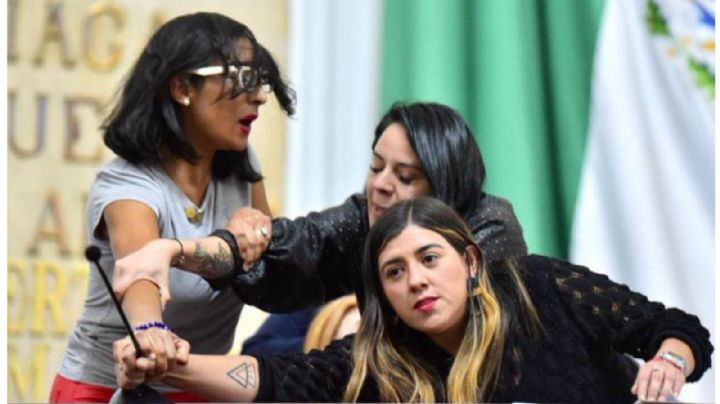 Se salvan panistas de ser sancionadas por sainete en el Congreso de CDMX