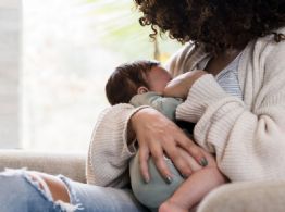 Cinco textos sobre lactancia materna y feminismo que debes conocer si eres mamá