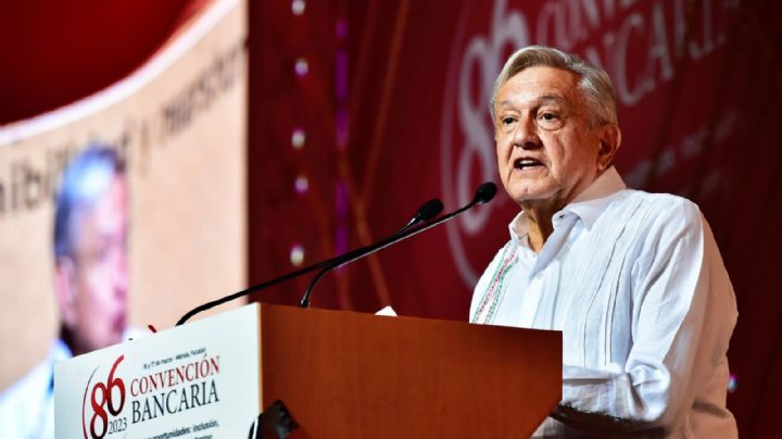 AMLO pide a banqueros hacer negocios legales con utilidades legítimas y razonables