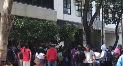 Migrantes saturan sede de la Comar; piden visa humanitaria