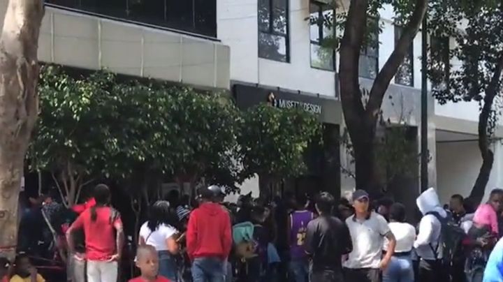 Migrantes saturan sede de la Comar; piden visa humanitaria