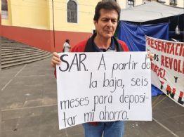 Malviviendo con mi familia: maestro jubilado, 6 meses sin pagos en Veracruz