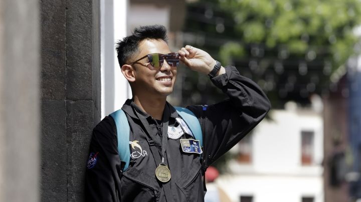 Omar busca ir con la NASA a Polonia; rifa su XBOX para comprar su boleto de avión