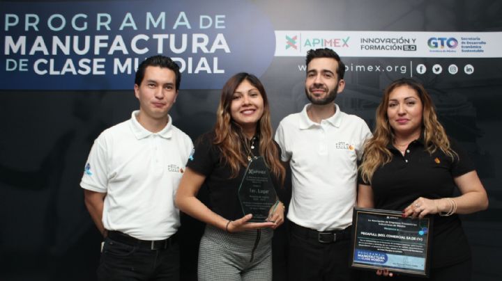 Se gradúan 35 alumnos de programa APIMEX