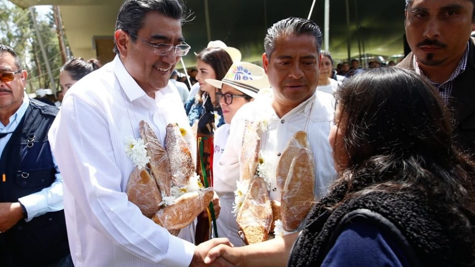 El gobernador Sergio Salomón Céspedes preside la inauguración de obras y entrega de beneficios en el municipio de Xiutetelco; recuerda que su administración promueve acciones para que todas las regiones avancen