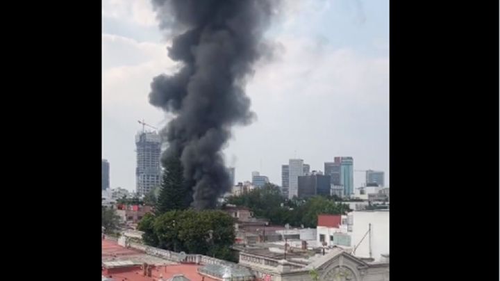 VIDEOS: En plena contingencia, CDMX reporta fuerte incendio en la colonia Juárez