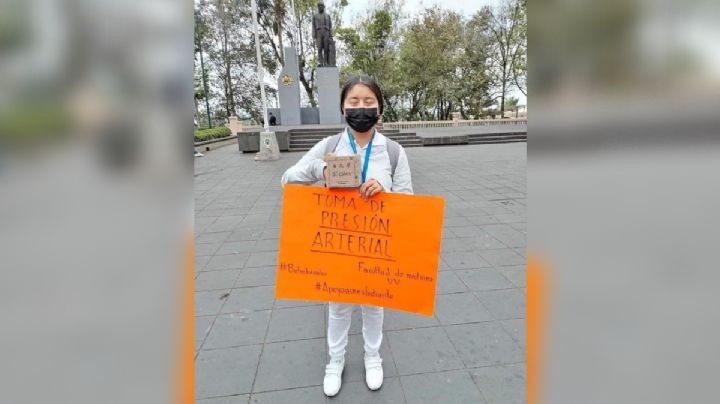 Estudiante UV toma la presión en parque de Xalapa para pagar estudios