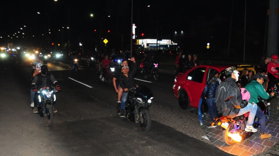 Autoridades buscan una zona segura para que grupos de motociclistas realicen 'arrancones'.