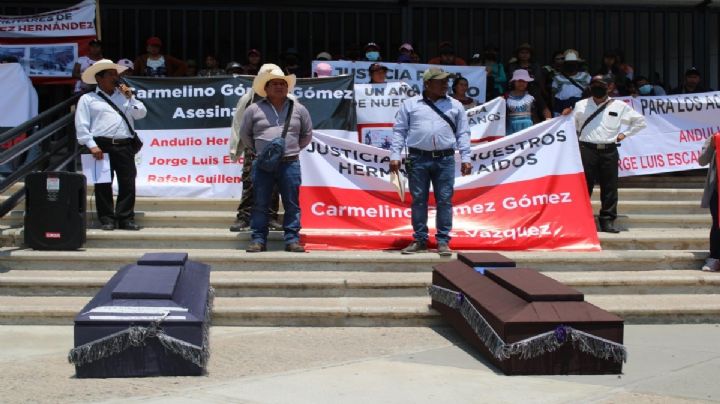 FOTOS | Con ataúdes protestan frente a Fiscalía de Chiapas; pobladores exigen justicia