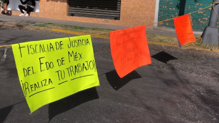 Manifestación en Toluca por robos a primaria, denuncian inoperancia de las autoridades