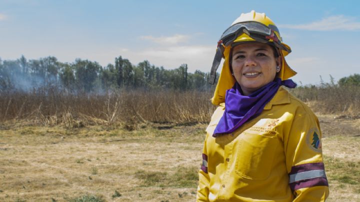 Mujeres brigadistas apagan incendios forestales y el machismo