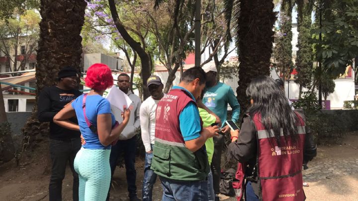 "No se meten con nadie"; 450 migrantes son trasladados de la Juárez a Tláhuac