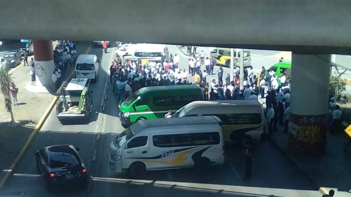 Bloqueo de transportistas causa caos y afecta circulación hacia Ecatepec y Coacalco