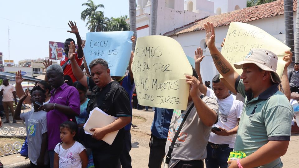 Migrantes exigen justicia por la tragedia de Ciudad Juárez que dejó 40 muertos