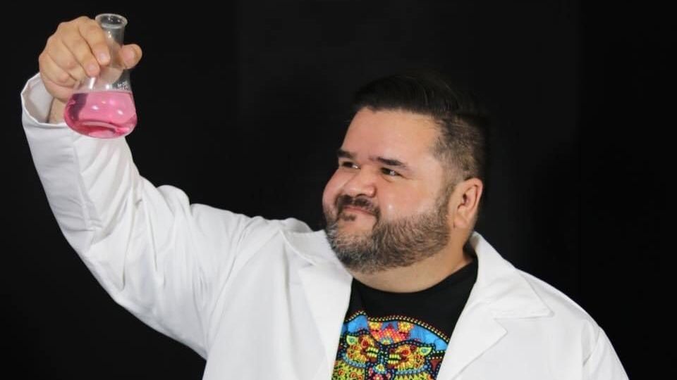 Rafa Carbajal es profesor y divulgador científico en la famosa plataforma TikTok