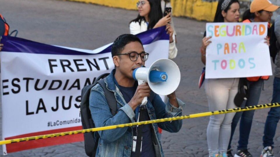 Se manifestaron por la desaparición de tres de sus compañeros en la zona de hospitales de la Ciudad de México