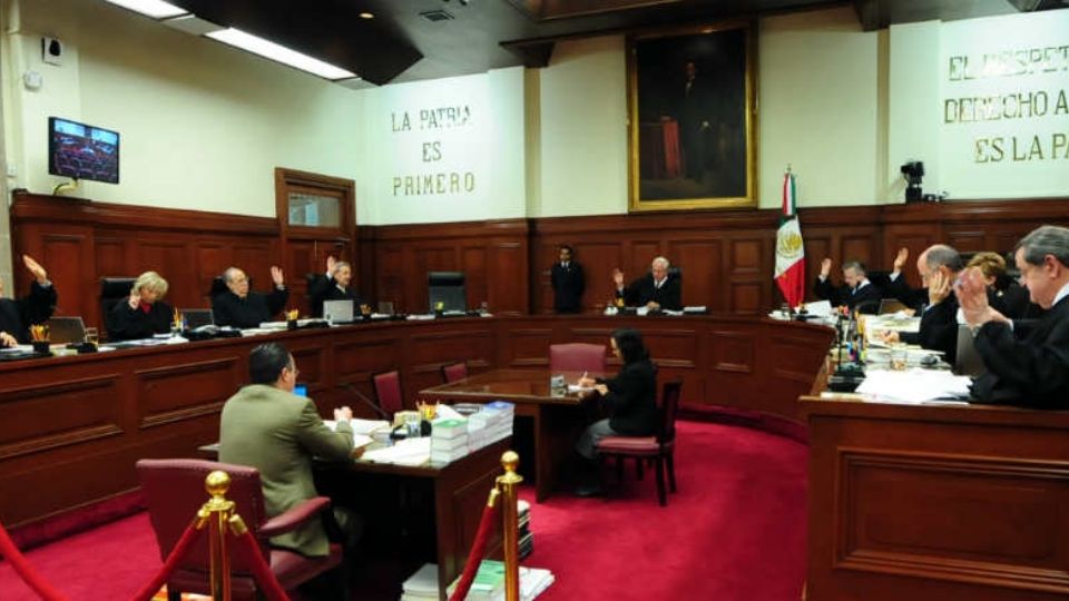 El presidente criticó la resolución de 8 ministros de la Corte de rechazar que la Guardia Nacional dependa de la Sedena; pide mantener como comandante de la GN al general retirado David Córdova Campos