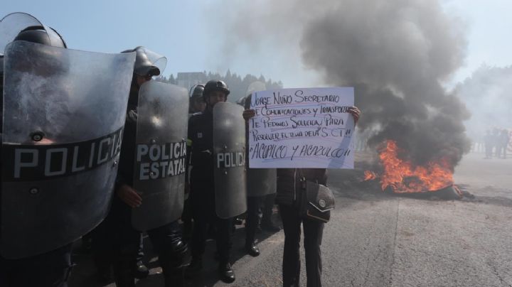 Caos en la México-Toluca; comuneros realizan bloqueo y se enfrentan con policías