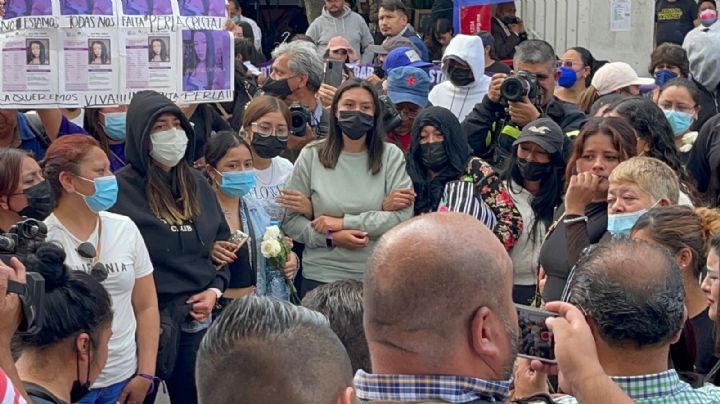 Con el féretro de Perla Cristal protestan en la Fiscalía para exigir justicia